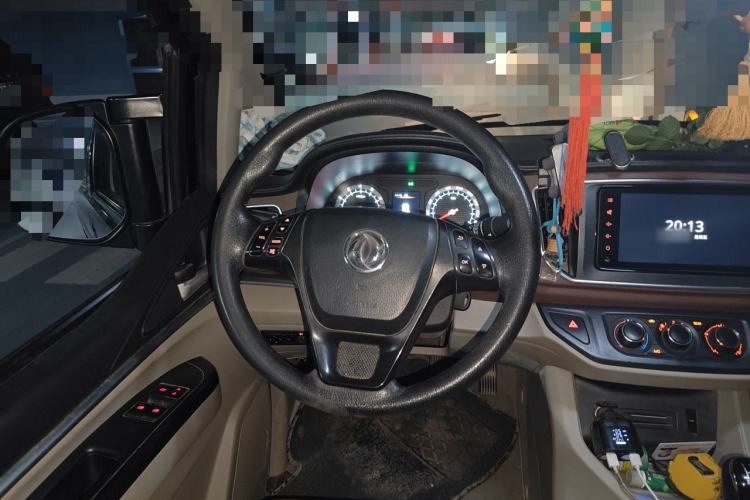 Used FORTHING Lingzhi 2020 M5L 1.6L Base Model 7 Seats Steering Wheel