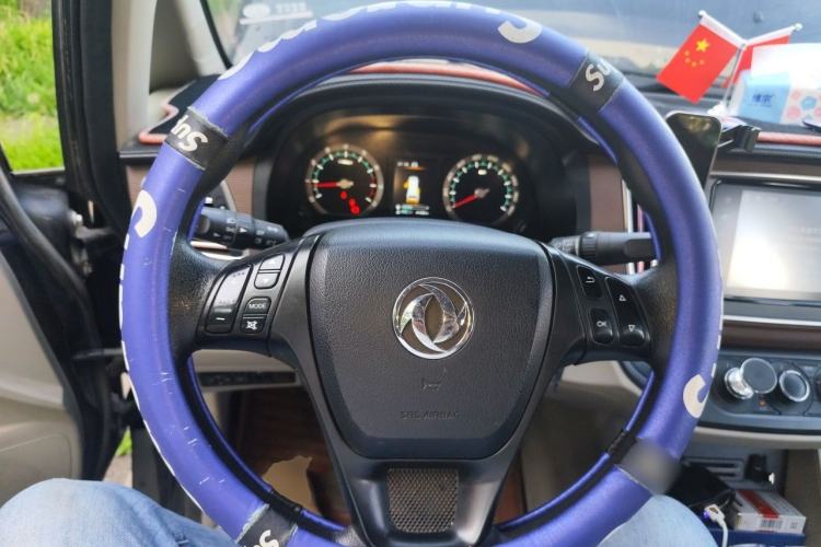 Used FORTHING Lingzhi 2020 M5L 1.6L Luxury 7-Seater Steering Wheel