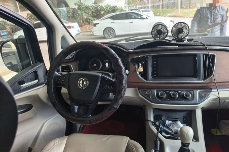 Used FORTHING Lingzhi 2020 M5L 1.6L Luxury 7-Seater Steering Wheel