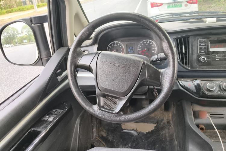 Used FORTHING Lingzhi 2020 M5L 1.6L Luxury 7-Seater Steering Wheel