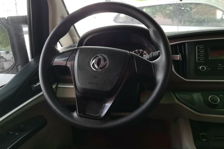 Used FORTHING Lingzhi 2020 M5L 2.0L Base Model 7 Seats Steering Wheel