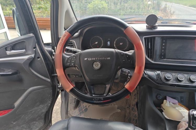Used FORTHING Lingzhi 2020 M5L 1.6L Luxury 7-Seater Steering Wheel