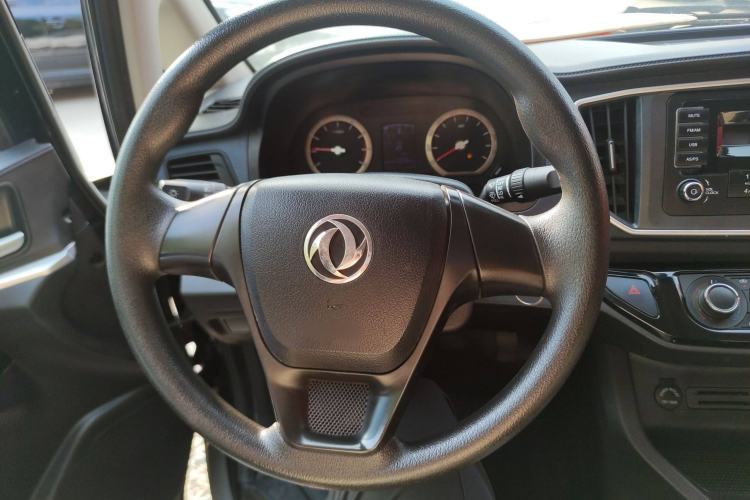 Used FORTHING Lingzhi 2020 M5L 1.6L Base Model 7 Seats Steering Wheel