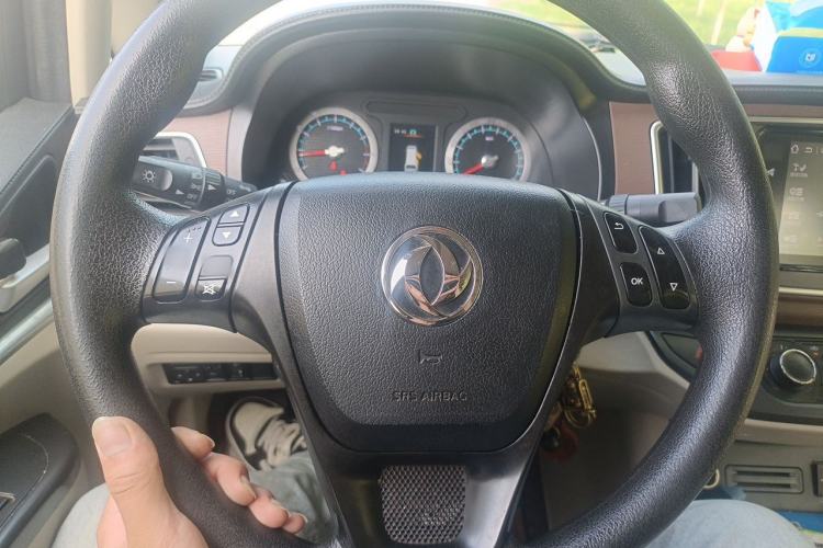 Used FORTHING Lingzhi 2020 M5L 1.6L Luxury 7-Seater Steering Wheel