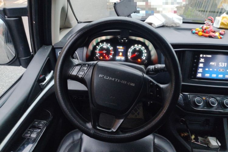 Used FORTHING Lingzhi 2020 M5L 1.6L Luxury 7-Seater Steering Wheel