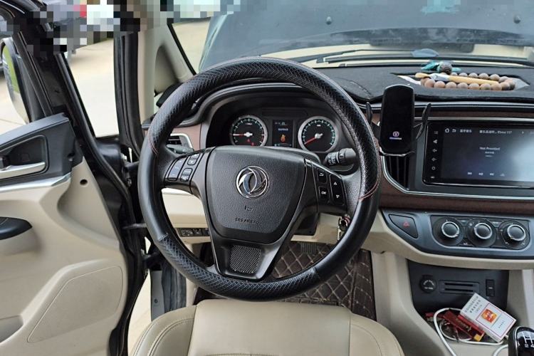 Used FORTHING Lingzhi 2020 M5L 1.6L Luxury 7-Seater Steering Wheel