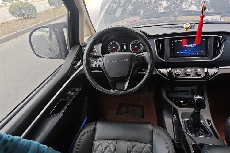 Used FORTHING Lingzhi 2020 M5L 1.6L Luxury 7-Seater Steering Wheel