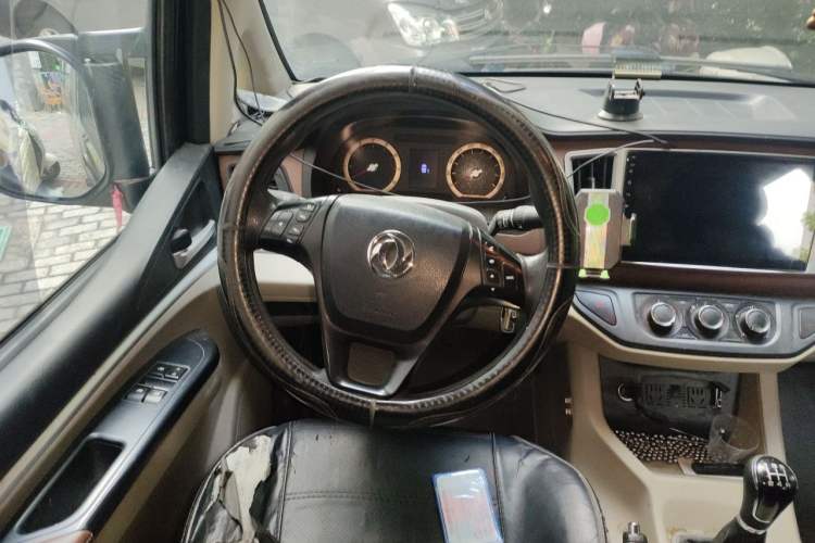 Used FORTHING Lingzhi 2020 M5L 1.6L Base Model 7 Seats Steering Wheel