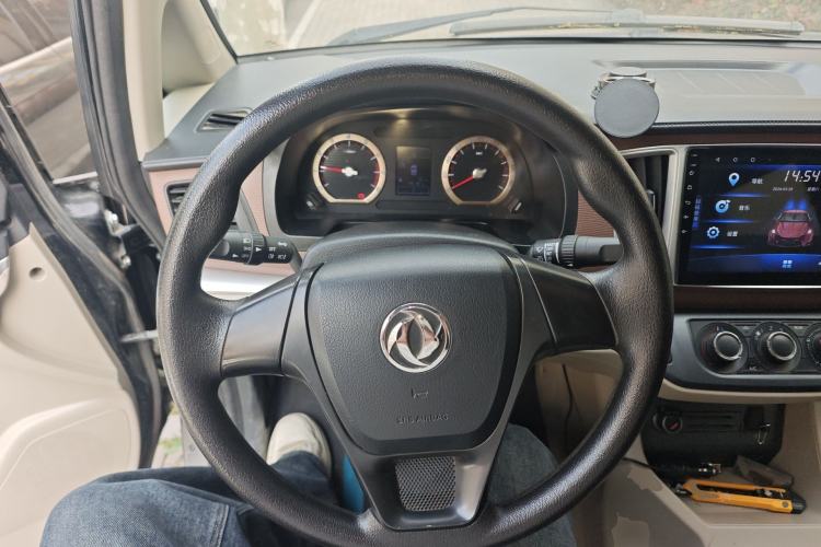 Used FORTHING Lingzhi 2020 M5L 1.6L Base Model 7 Seats Steering Wheel