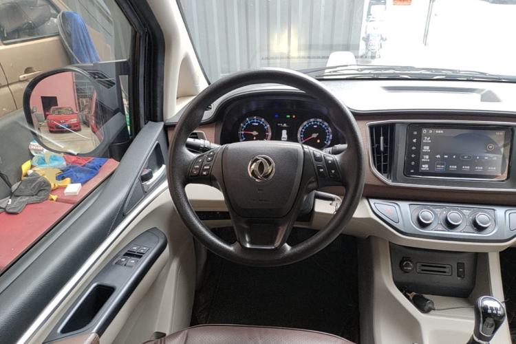 Used FORTHING Lingzhi 2020 M5L 1.6L Luxury 7-Seater Steering Wheel