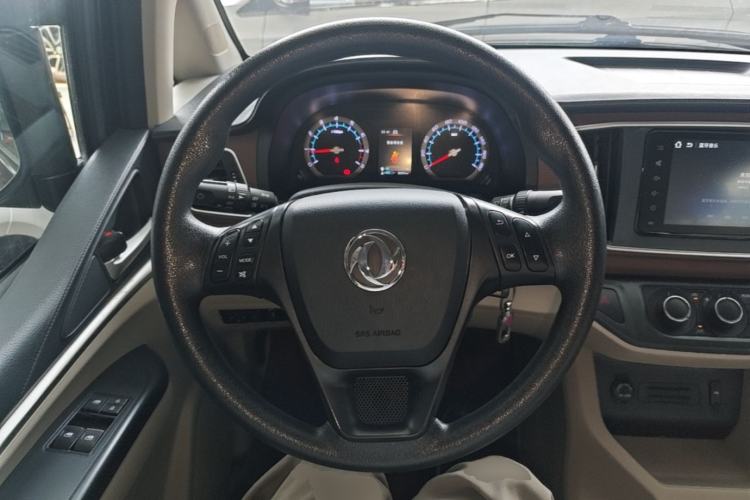 Used FORTHING Lingzhi 2020 M5L 1.6L Luxury 7-Seater Steering Wheel
