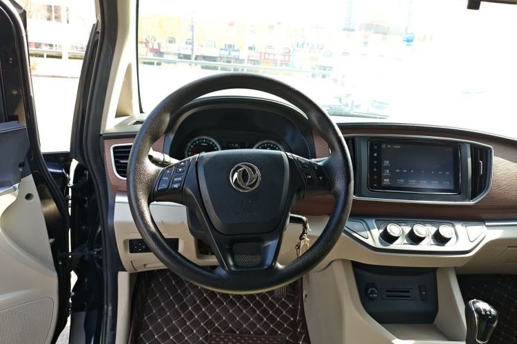 Used FORTHING Lingzhi 2020 M5L 1.6L Luxury 7-Seater Steering Wheel