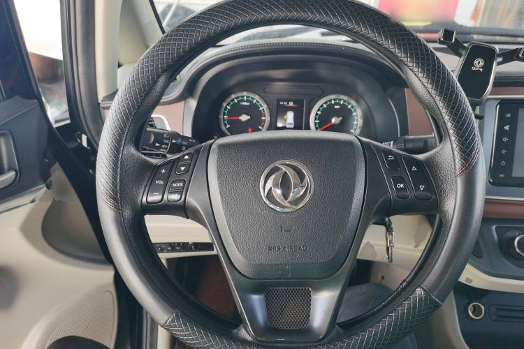 Used FORTHING Lingzhi 2020 M5L 1.6L Luxury 7-Seater Steering Wheel
