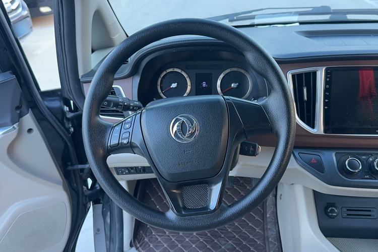 Used FORTHING Lingzhi 2020 M5L 2.0L Luxury 7-Seater Steering Wheel