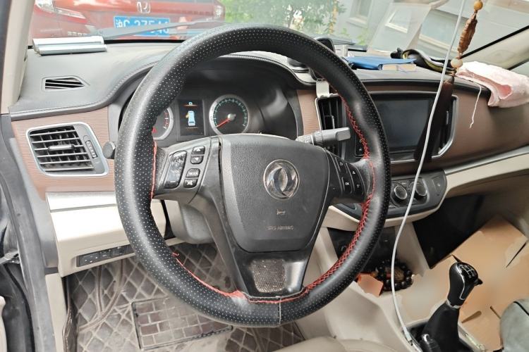 Used FORTHING Lingzhi 2020 M5L 1.6L Luxury 7-Seater Steering Wheel