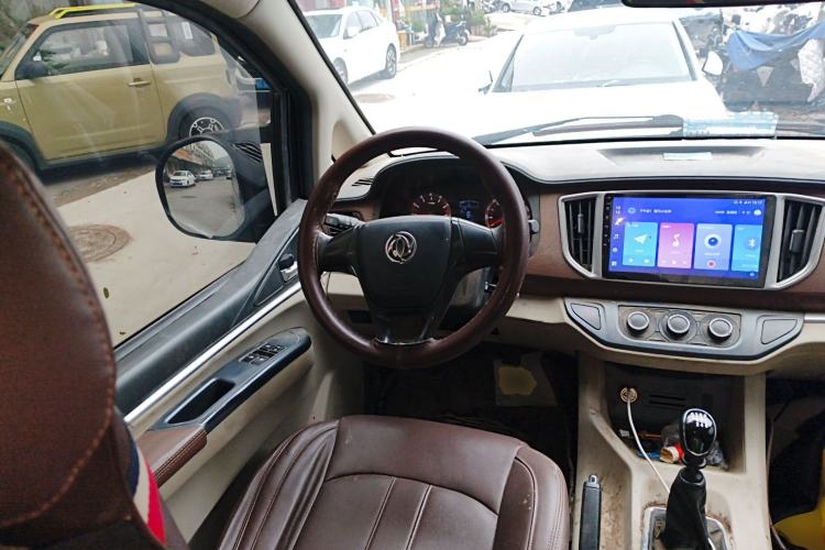 Used FORTHING Lingzhi 2020 M5L 2.0L Base Model 7 Seats Steering Wheel