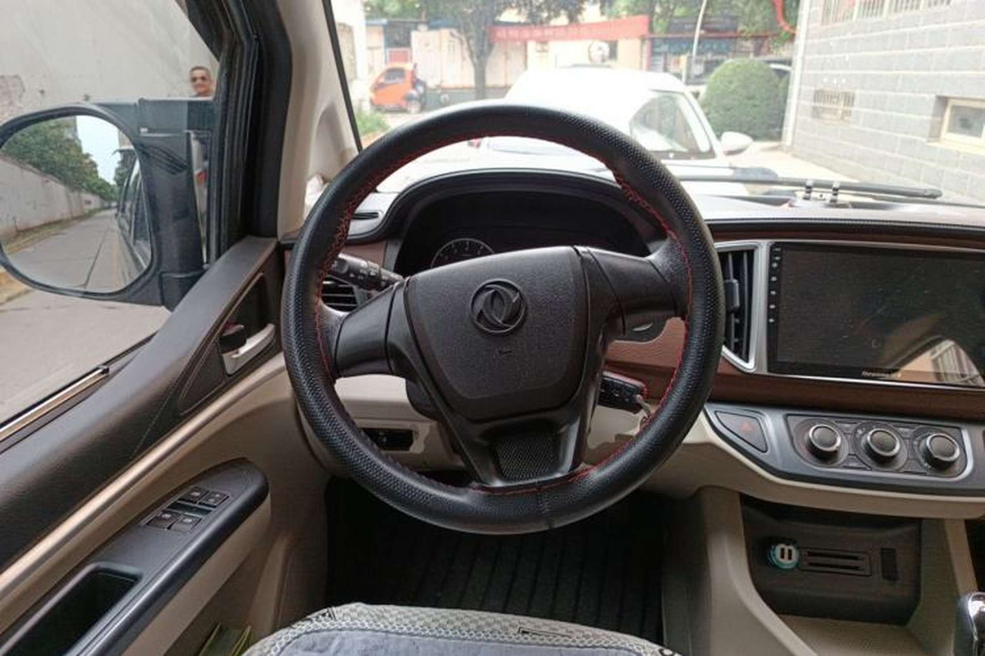 Used FORTHING Lingzhi 2020 M5L 2.0L Base Model 7 Seats Steering Wheel