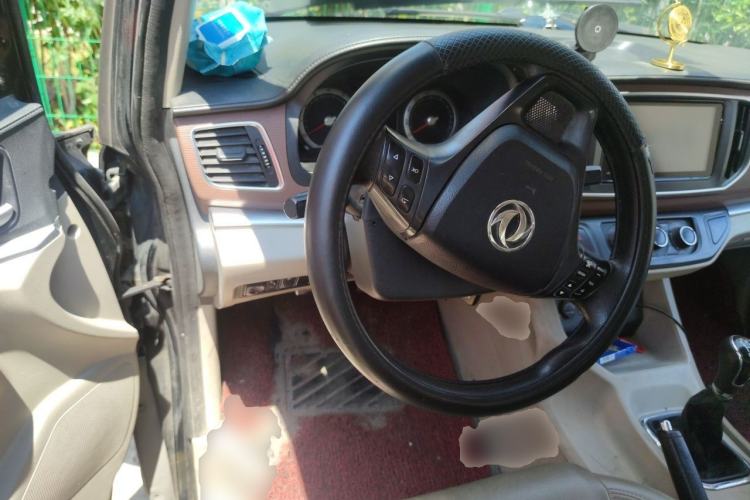 Used FORTHING Lingzhi 2020 M5 1.6L Luxury 7-Seater Steering Wheel