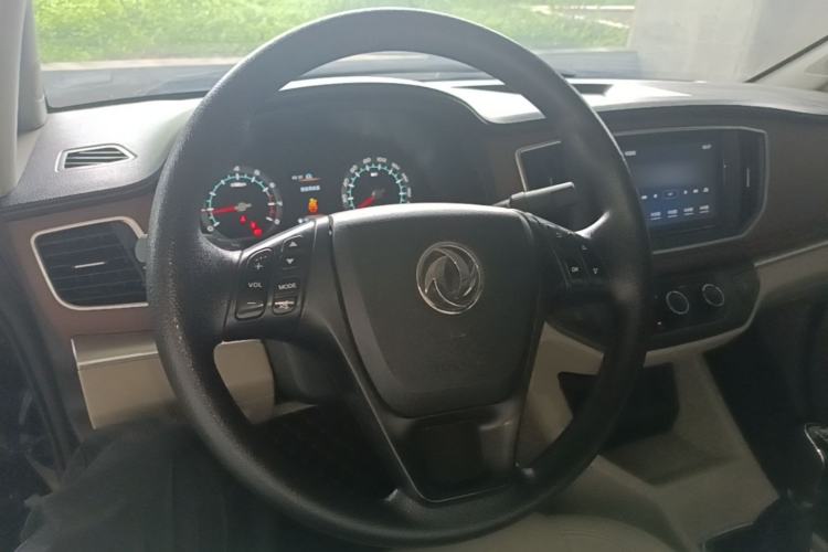 Used FORTHING Lingzhi 2020 M5L 1.6L Luxury 7-Seater Steering Wheel