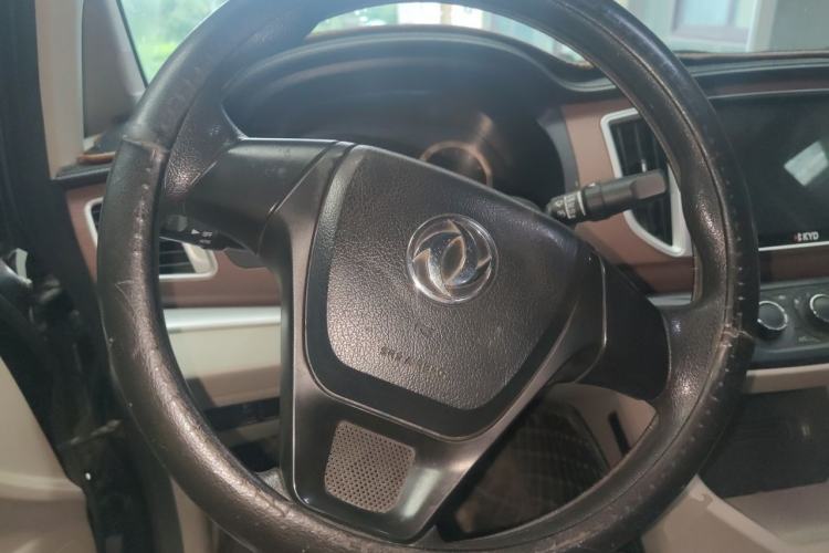 Used FORTHING Lingzhi 2020 M5L 1.6L Base Model 7 Seats Steering Wheel