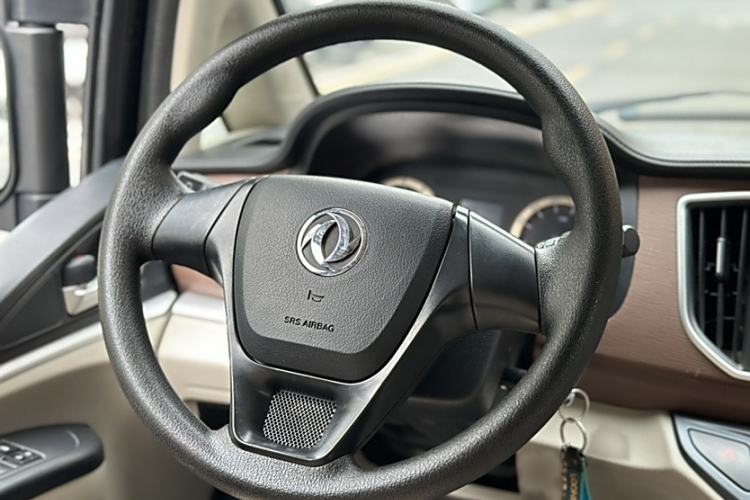 Used FORTHING Lingzhi 2020 M5L 2.0L Base Model 7 Seats Steering Wheel