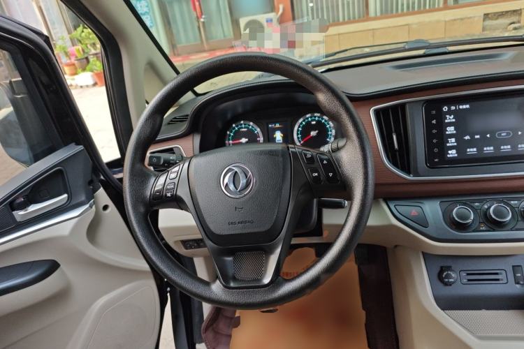 Used FORTHING Lingzhi 2020 M5L 1.6L Luxury 7-Seater Steering Wheel