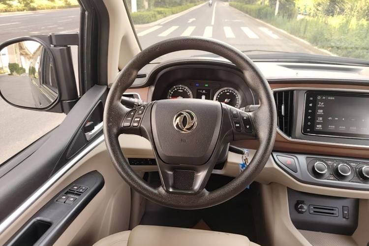 Used FORTHING Lingzhi 2020 M5L 1.6L Luxury 7-Seater Steering Wheel