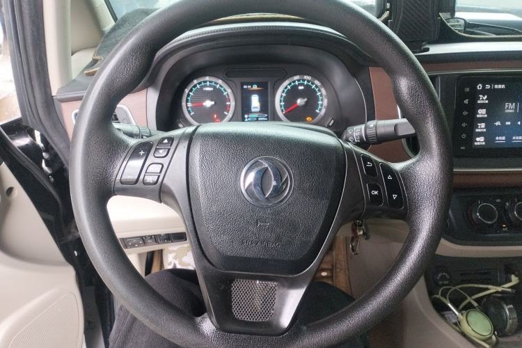 Used FORTHING Lingzhi 2020 M5L 1.6L Luxury 7-Seater Steering Wheel
