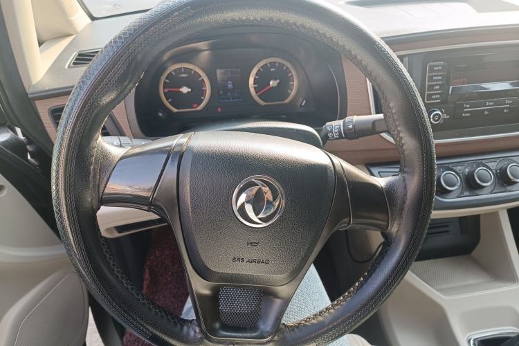 Used FORTHING Lingzhi 2020 M5L 1.6L Base Model 7 Seats Steering Wheel