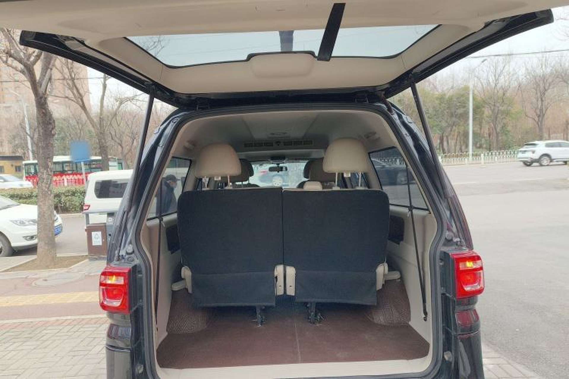 Used FORTHING Lingzhi 2020 M5L 1.6L Luxury 7-Seater Trunk