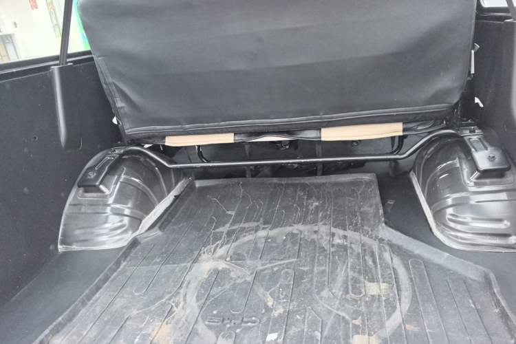 Used FORTHING Lingzhi 2020 M5 1.6L Practical Model Trunk
