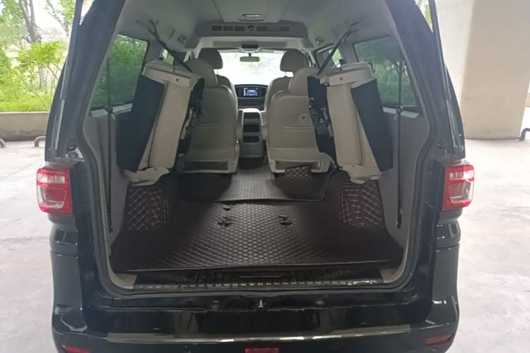 Used FORTHING Lingzhi 2020 M5L 1.6L Luxury 7-Seater Trunk