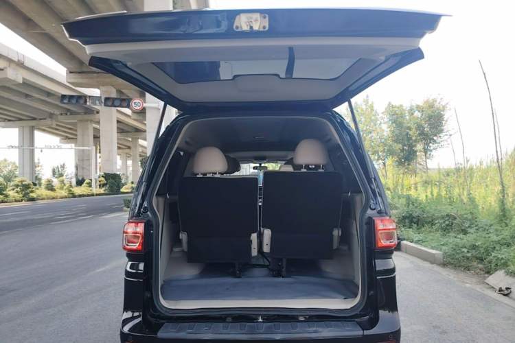 Used FORTHING Lingzhi 2020 M5L 1.6L Luxury 7-Seater Trunk