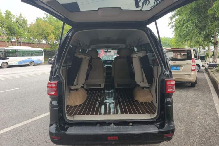 Used FORTHING Lingzhi 2020 M5L 1.6L Luxury 7-Seater Trunk