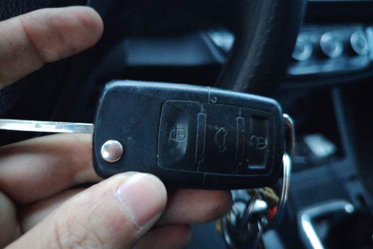 Used FORTHING Lingzhi 2020 M5L 1.6L Luxury 7-Seater Vehicle Key