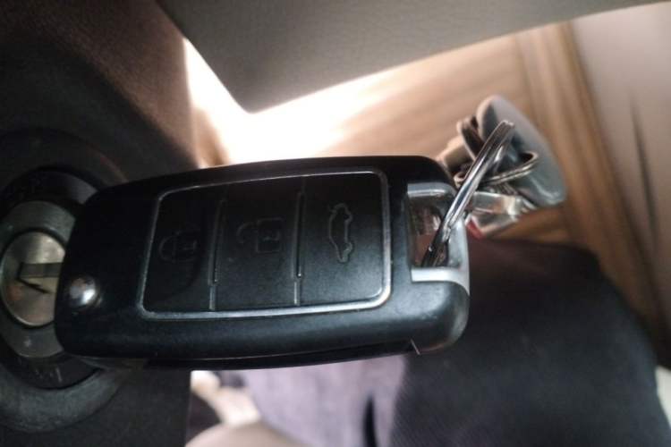 Used FORTHING Lingzhi 2020 M5L 1.6L Luxury 7-Seater Vehicle Key