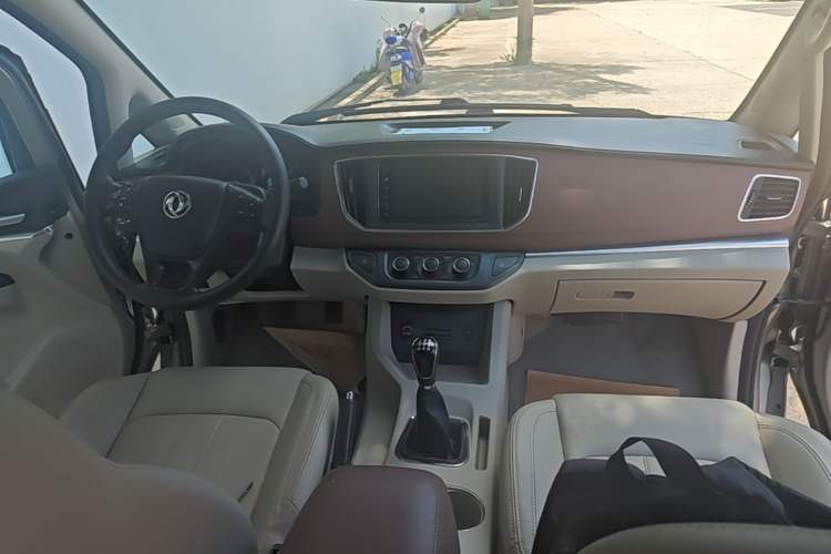 Used FORTHING Lingzhi 2020 M5L 1.6L Luxury 7-Seater Center Console