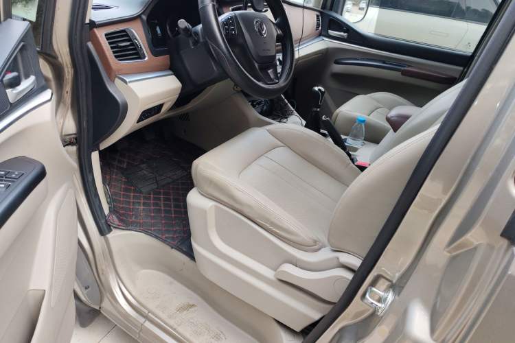 Used FORTHING Lingzhi 2020 M5L 1.6L Luxury 7-Seater Driver Seat