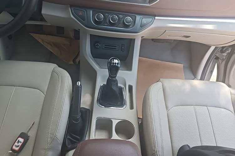 Used FORTHING Lingzhi 2020 M5L 1.6L Luxury 7-Seater Gear Lever