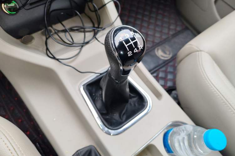 Used FORTHING Lingzhi 2020 M5L 1.6L Luxury 7-Seater Gear Lever