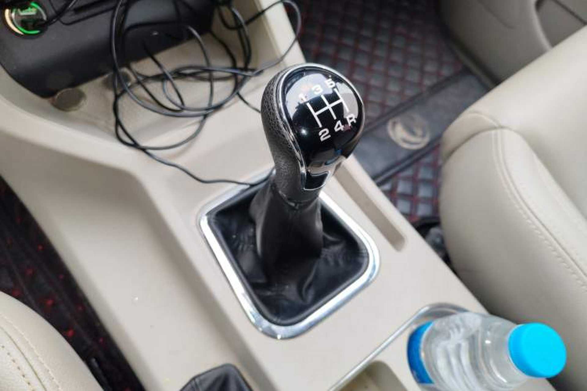 Used FORTHING Lingzhi 2020 M5L 1.6L Luxury 7-Seater Gear Lever