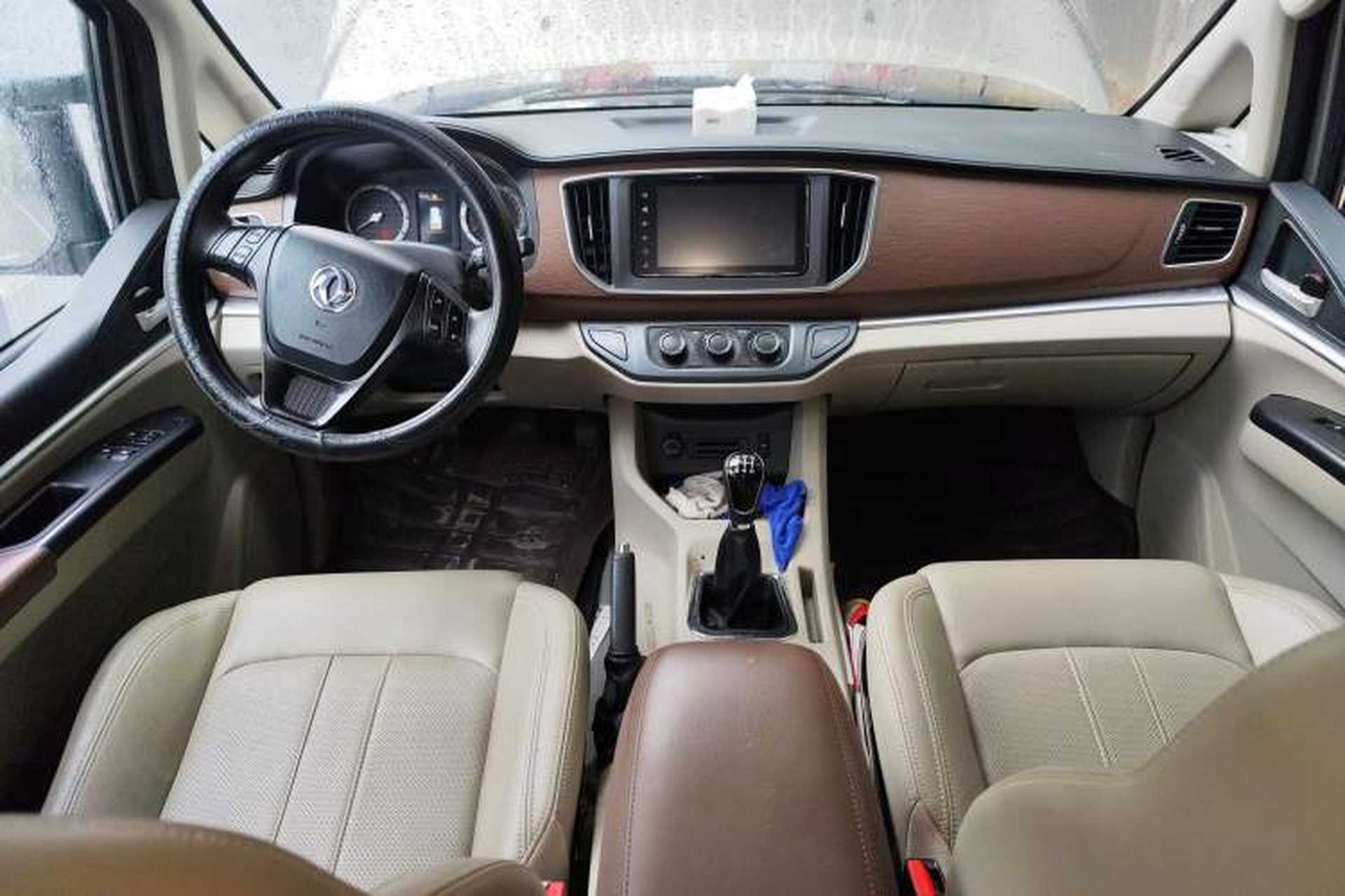Used FORTHING Lingzhi 2020 M5L 1.6L Luxury 7-Seater Interior 2