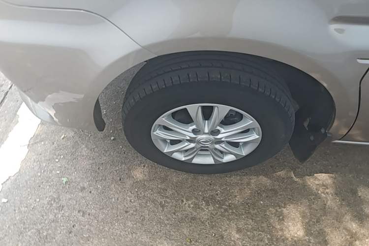 Used FORTHING Lingzhi 2020 M5L 1.6L Luxury 7-Seater Left Front Wheel Hub