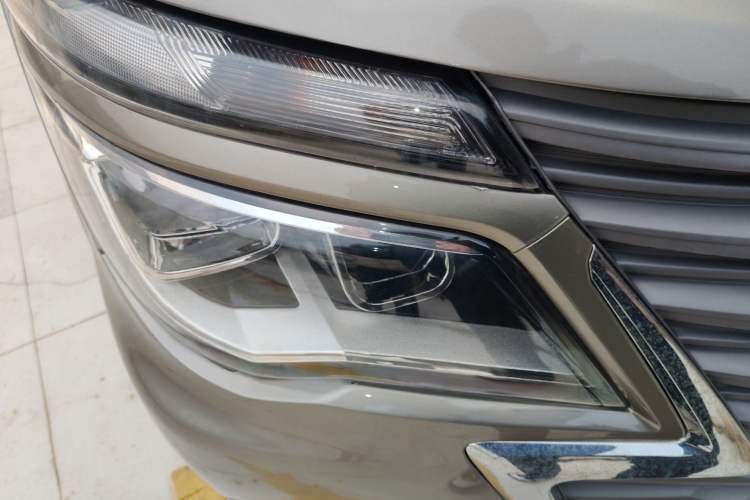 Used FORTHING Lingzhi 2020 M5L 1.6L Luxury 7-Seater Right Front Headlight