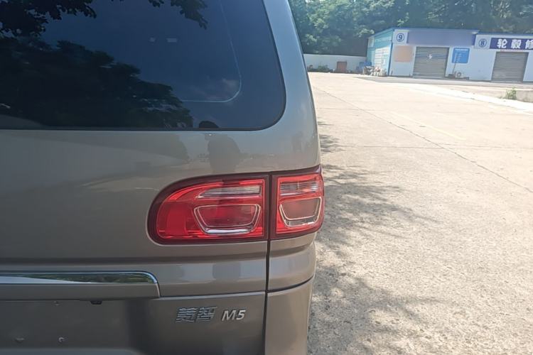Used FORTHING Lingzhi 2020 M5L 1.6L Luxury 7-Seater Right Rear Taillight