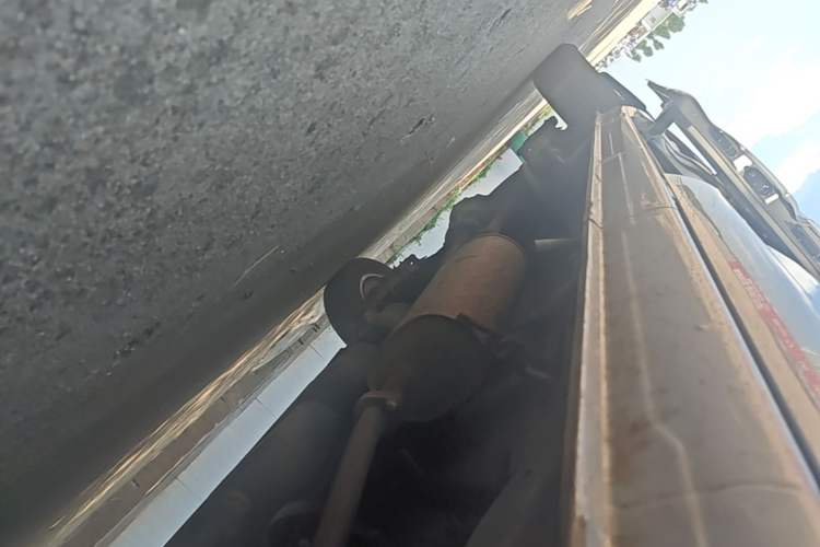 Used FORTHING Lingzhi 2020 M5L 1.6L Luxury 7-Seater Right Side Sill