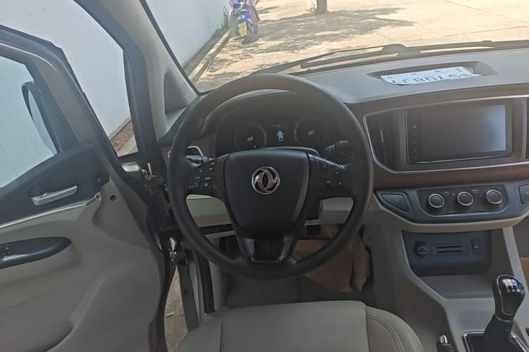 Used FORTHING Lingzhi 2020 M5L 1.6L Luxury 7-Seater Steering Wheel