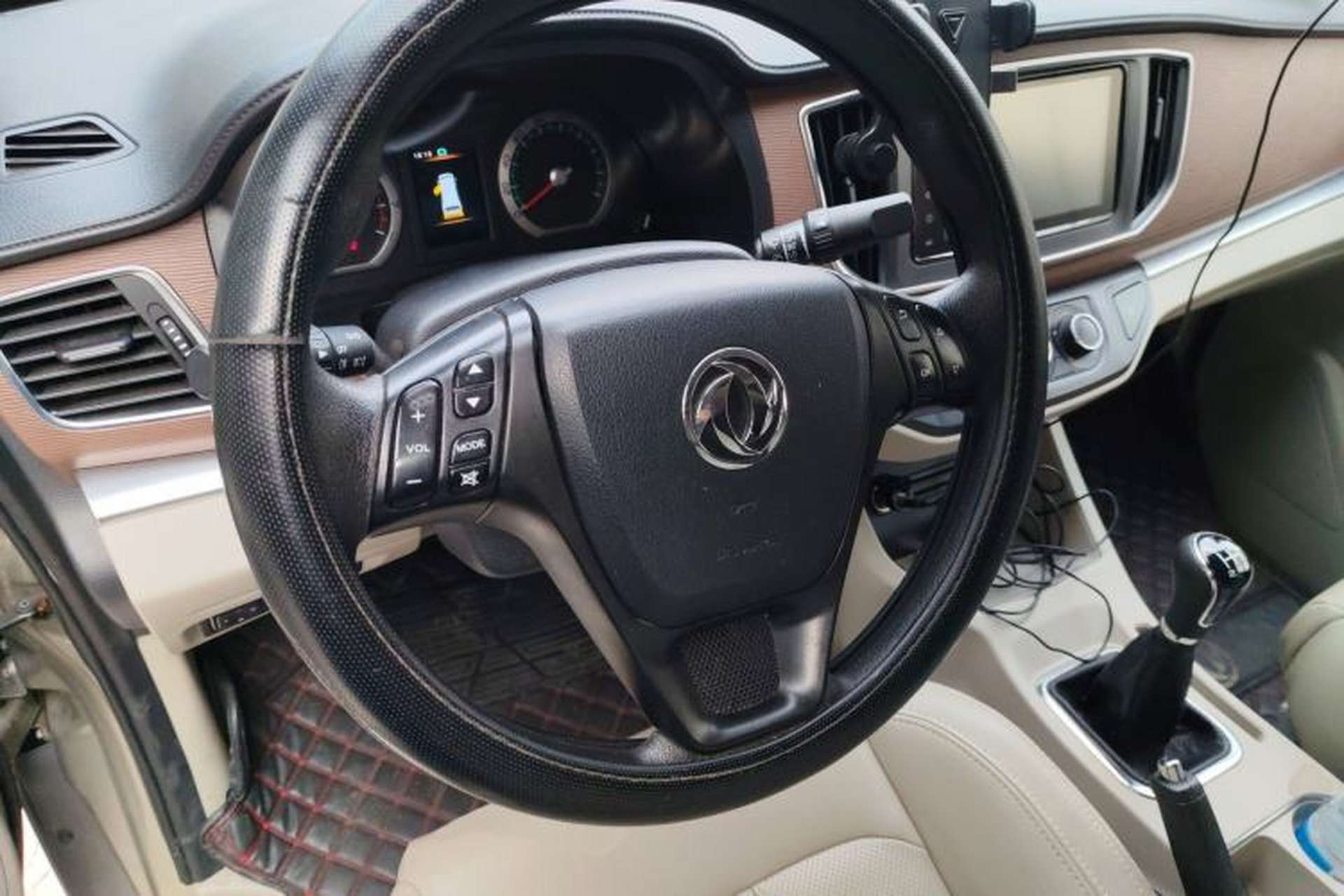 Used FORTHING Lingzhi 2020 M5L 1.6L Luxury 7-Seater Steering Wheel