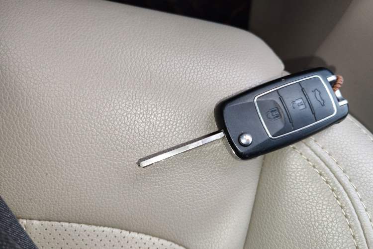Used FORTHING Lingzhi 2020 M5L 1.6L Luxury 7-Seater Vehicle Key