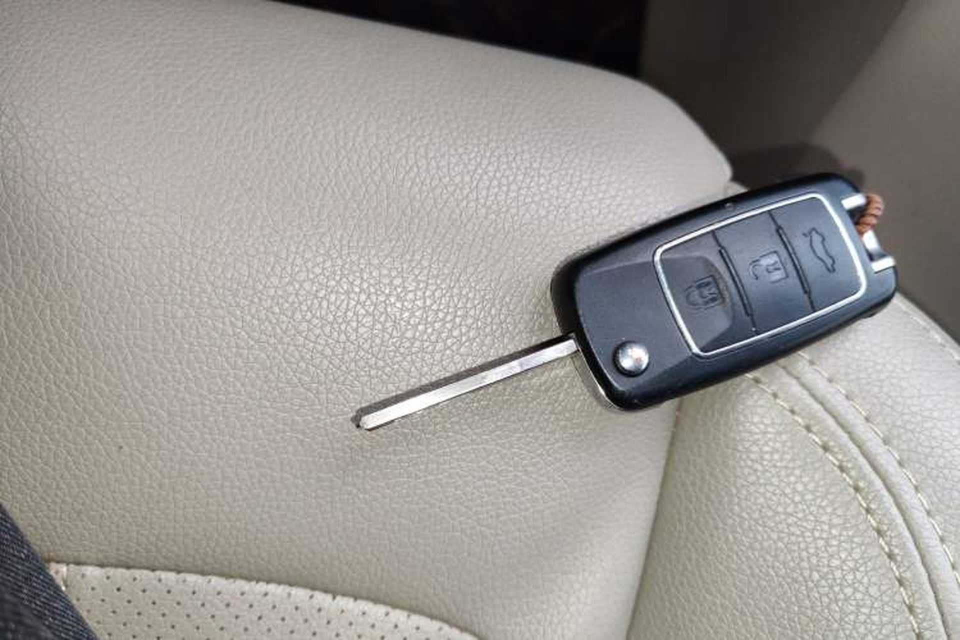 Used FORTHING Lingzhi 2020 M5L 1.6L Luxury 7-Seater Vehicle Key